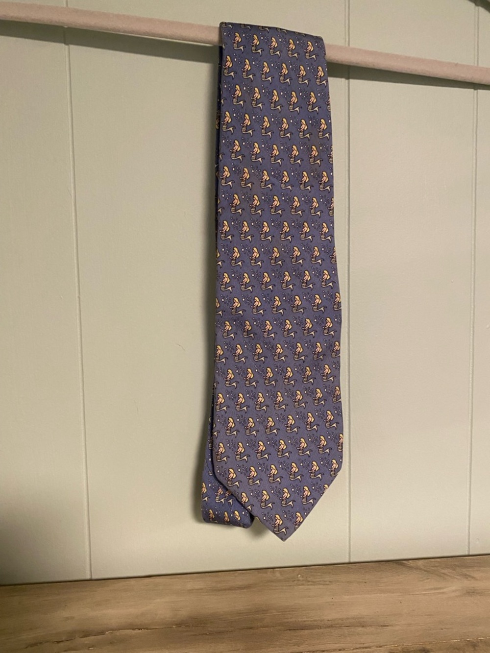 EUC Vineyard Vines Mermaid Patterned Men's Silk Tie